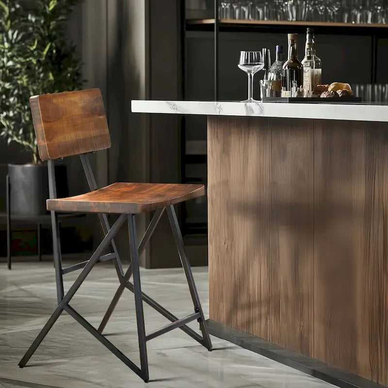 Taburete rústico de madera para barra con estructura de color gris metalizado y reposapiés