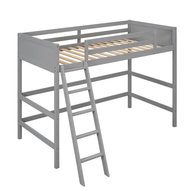 Hochbett aus massivem Kiefernholz in Twin mit Absturzsicherungen und schräger Leiter