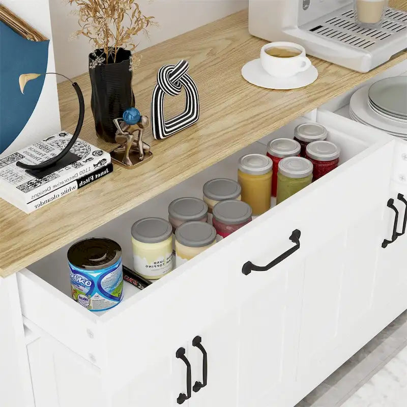 Weißes Sideboard im Landhausstil mit 2 Schubladen und 4 Türen